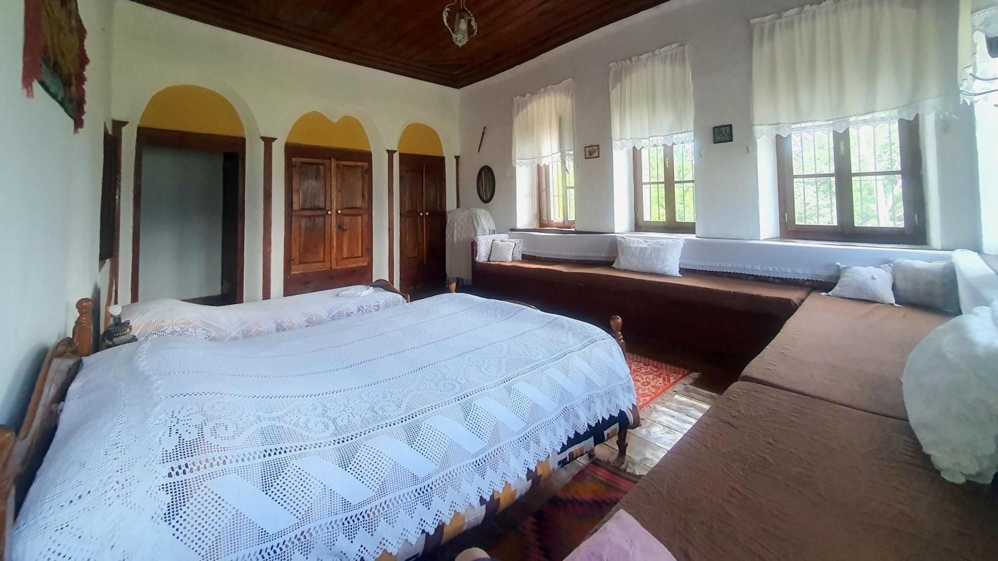 Traditional Guesthouse Përmet Екстериор снимка